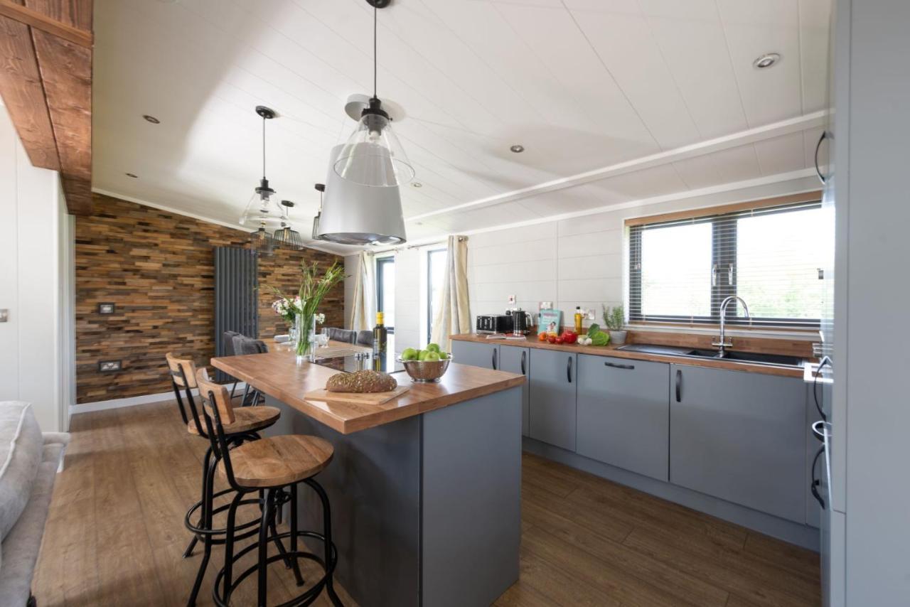 Primrose Lodge, 25 Roadford Lake Lodges 리프턴 외부 사진
