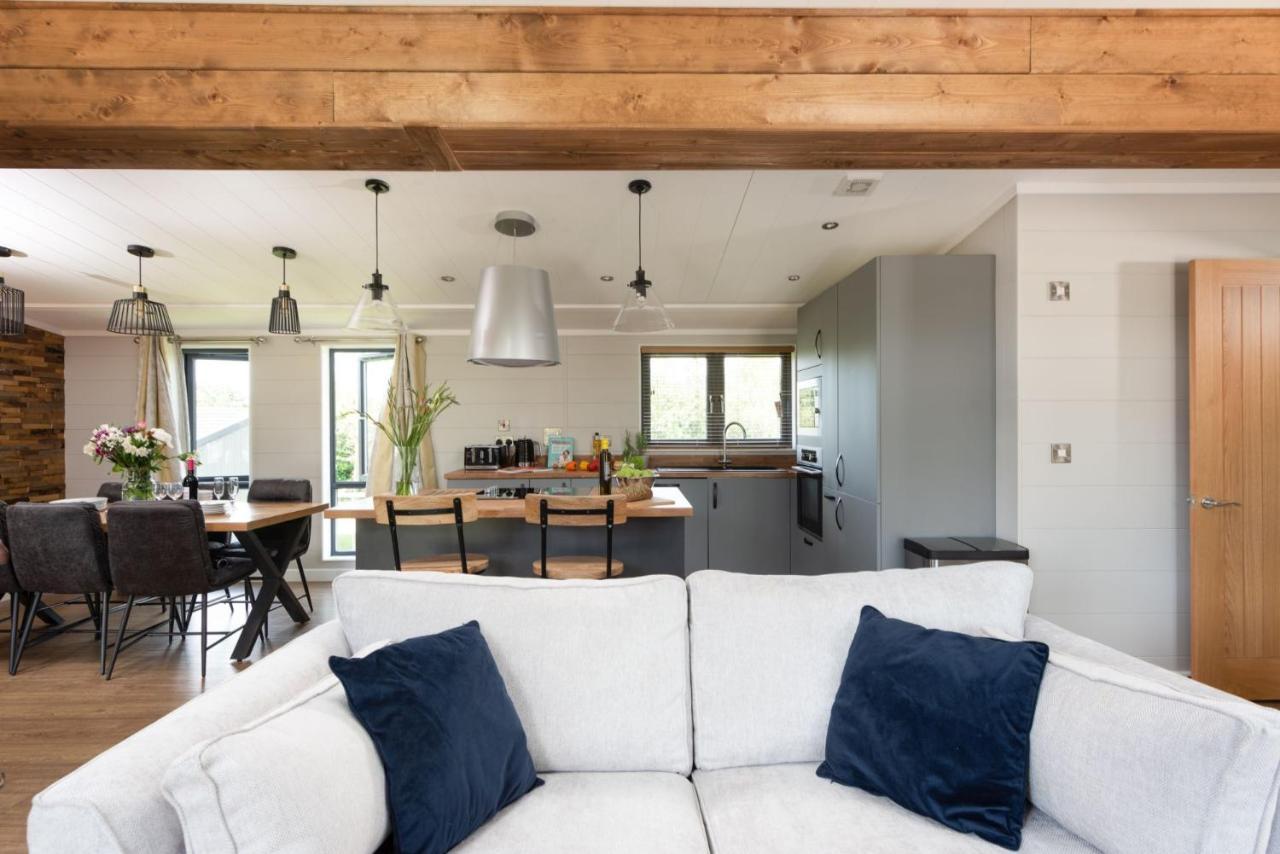 Primrose Lodge, 25 Roadford Lake Lodges 리프턴 외부 사진